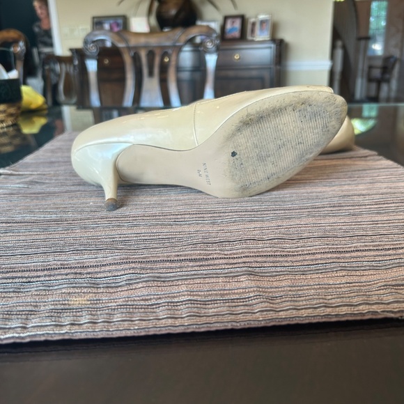 Nine West Nude Patent Leather Peep Toe Heels in Size 9.5 - Picture 8 of 8